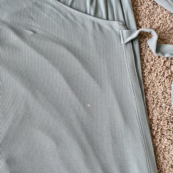 (SOLD) Caden Lane maternity robe and matching knotted gown and hat - Picture 3 of 4